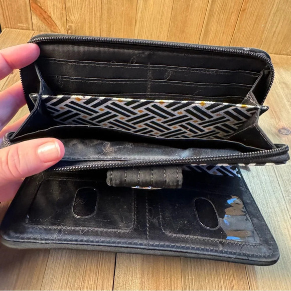 Vera Bradley Black Quilted Clutch Wallet 7.5x5x1 Zip Around Section - Picture 3 of 4